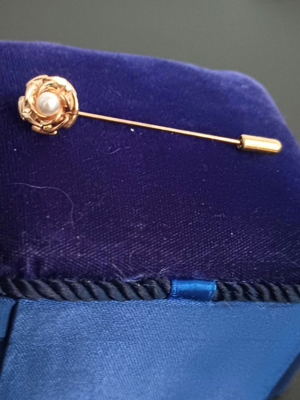 Faux Pearl Flower Stick Pin Women's Gold Tone Rose Jewelry